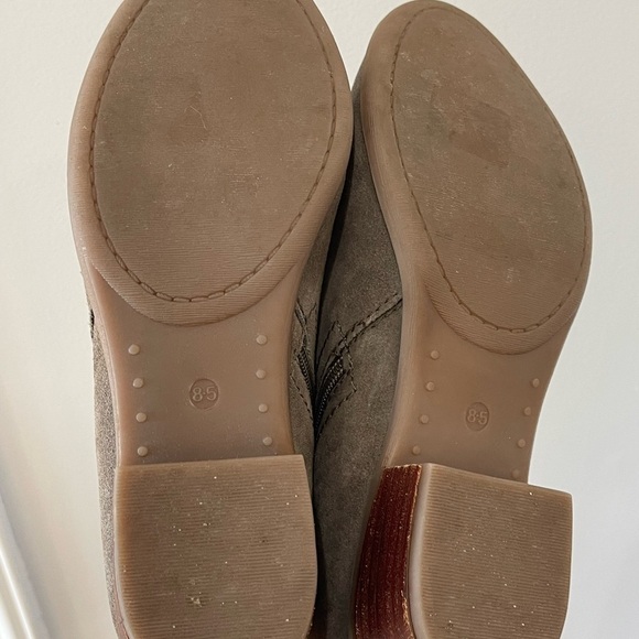 Diba Layla taupe suede bootie zippered side pull on women’s 8.5 - Picture 17 of 17